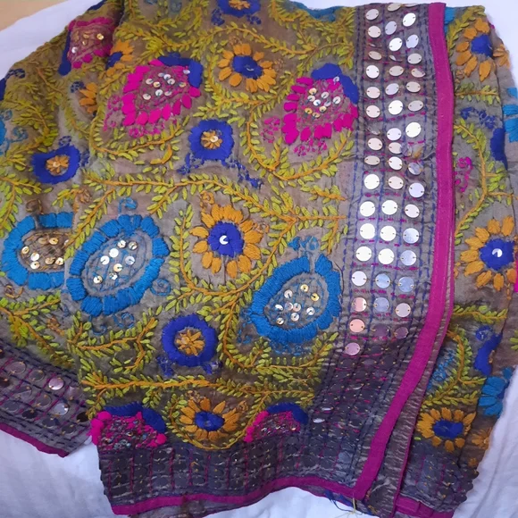 Fulkari dupatta - Picture 11 of 11